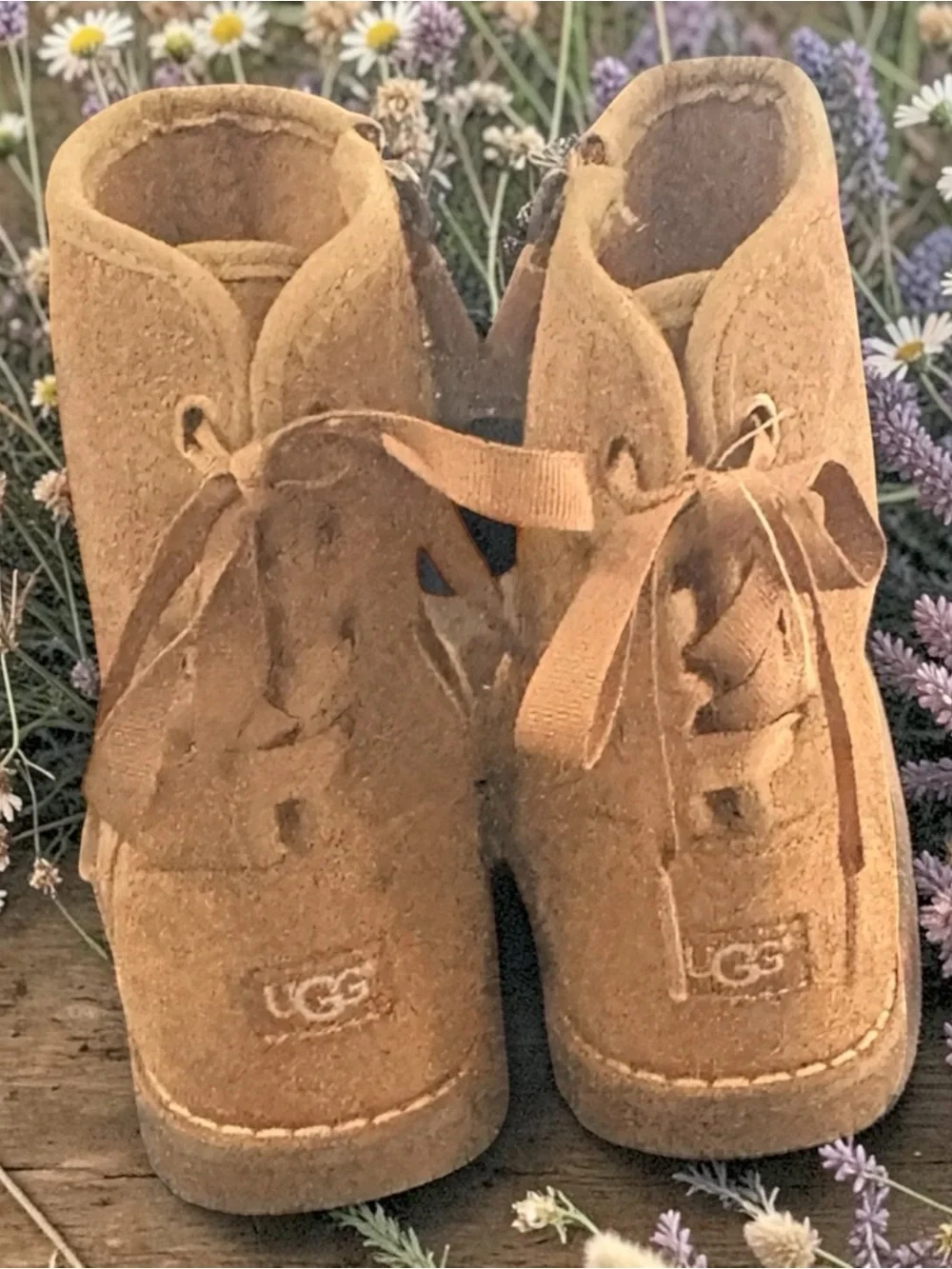 UGG Kids Chestnut Suede Lace-Up Boots